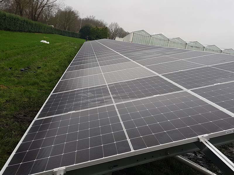 Duurzame fundering voor veldopstelling met zonnepanelen in Oirschot