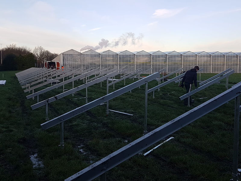 Duurzame fundering voor veldopstelling met zonnepanelen in Oirschot