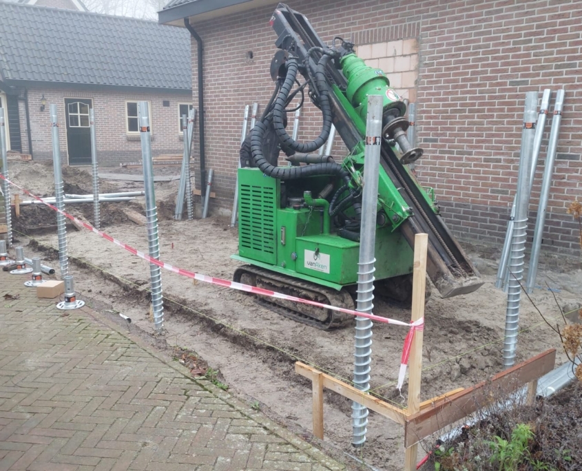 machine fundering aanbouw schroefpalen