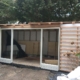 Fundering met schroefpalen voor tuinhuis in tuin zonder achterom in Leiden.