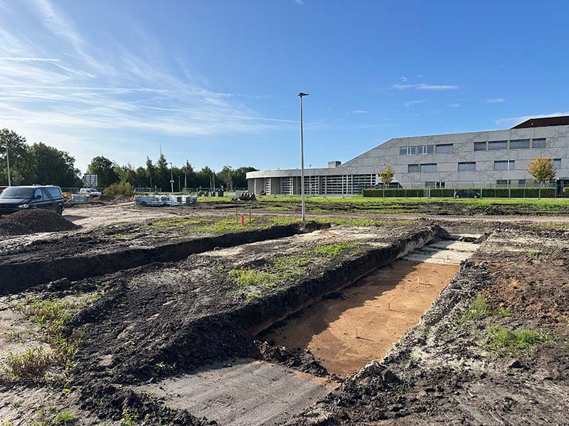 woningcorporatie-fundering-assen Bouwterrein nieuwbouw sociale woningen Assen voorbereid voor schroeffundering 52 woningen
