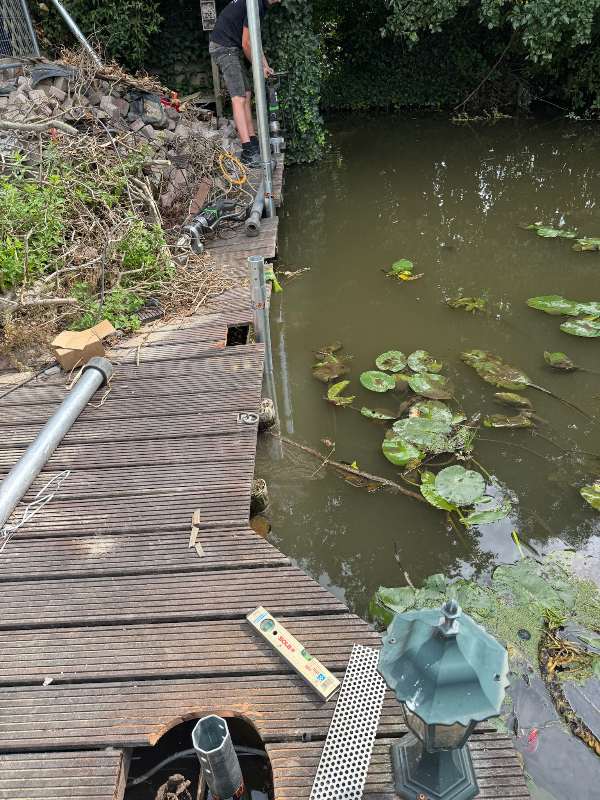 Fundering uitdagende omstandigheden voor terras in het water