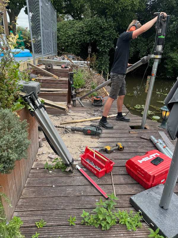 Fundering met elektrische handmachine terras Waddinxveen