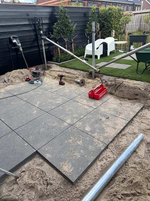 Fundering voor veranda in Meteren door Van Aken